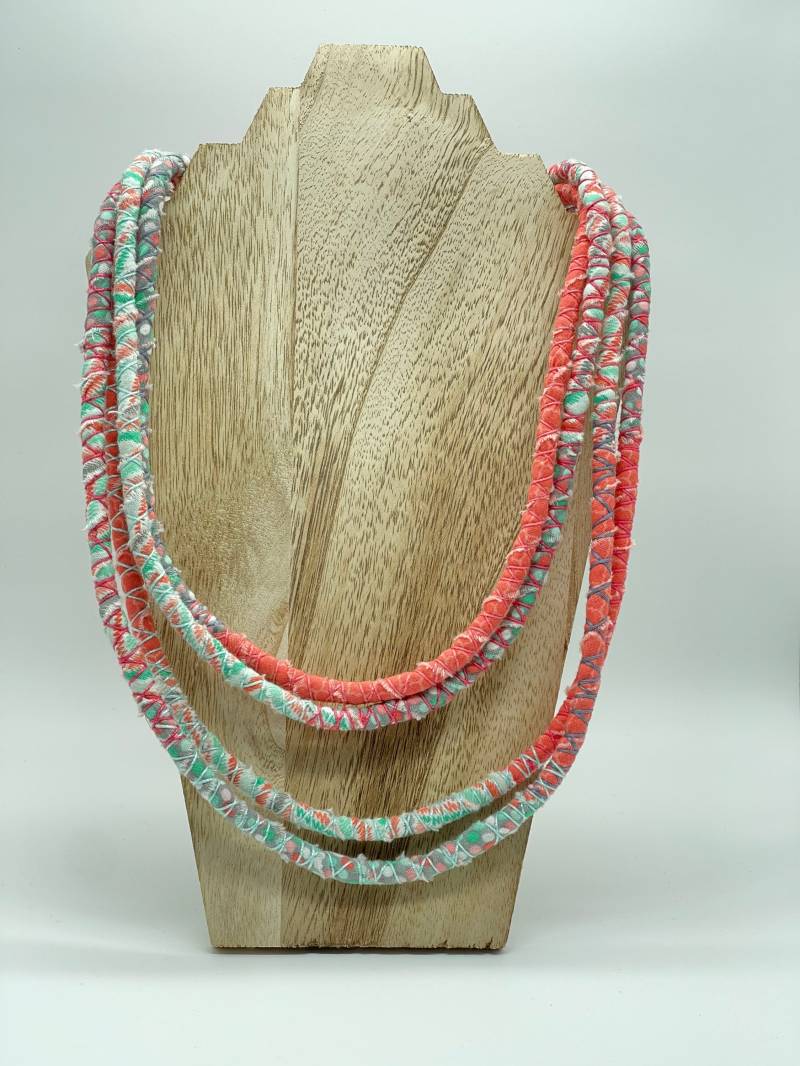 Lange Mehrreihige Boho Halskette Tragbare Kunst Geschenk von hangingbythreads