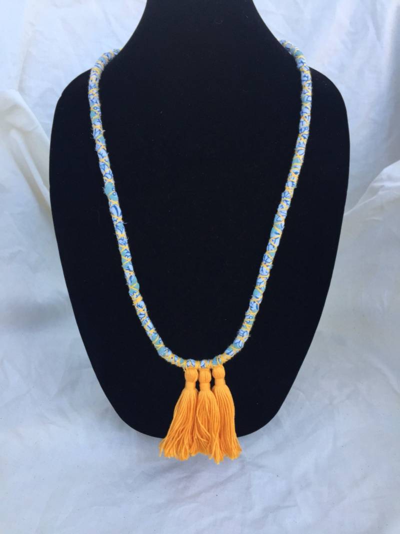 stoff Und Quastenkette Upcycled von hangingbythreads