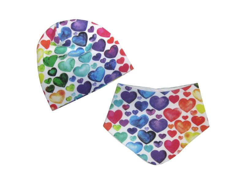 Babyset Mütze in Wunschgröße Und Halstuch, Bunten Herzen Auf Weiß von hannabobia