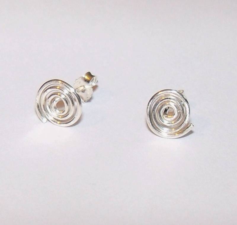 925 Sterling Silber Spiral-Ohrstecker Mit Soliden Backs 925 Sterling Silber Spiral-Ohrstecker Mit Soliden Backs von hannahraejewelry