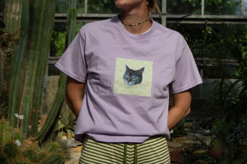 Unisex Shirt Orchid "Grumpy Findus" von hannisch