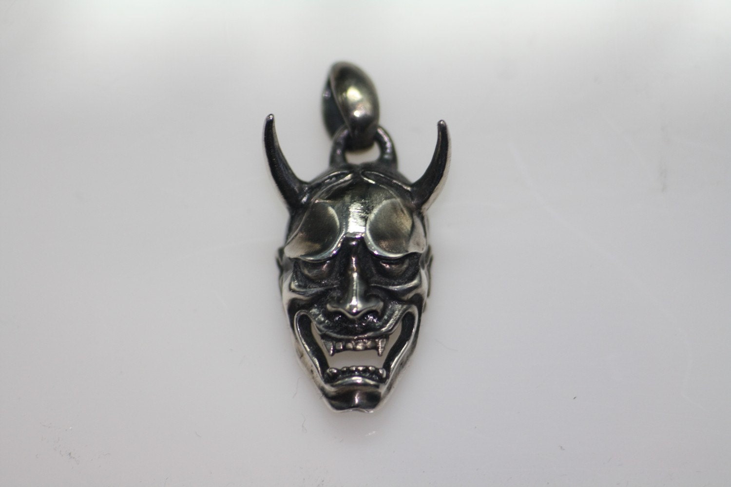 Silber 925 Démon Japonais Oni Evil Hannya Noh Masque Pendentif Nouveau Silber 925 Démon Japonais Oni Evil Hannya Noh Masque Pendentif Nouveau von hannyahandcraft