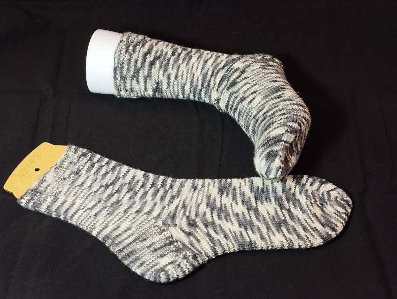 Wollsocken in Gr. 42/43, Handgestrickte Strümpfe Aus Wolle, Socken Für Damen, Herren, Unisex von hantgetat