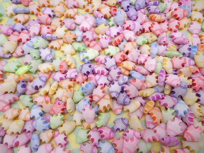 200 Stücke Gemischte Farbe Winzige Kunststofffischformperlen Mit Loch 200 Stücke Gemischte Farbe Winzige Kunststofffischformperlen Mit Loch von happinessshop