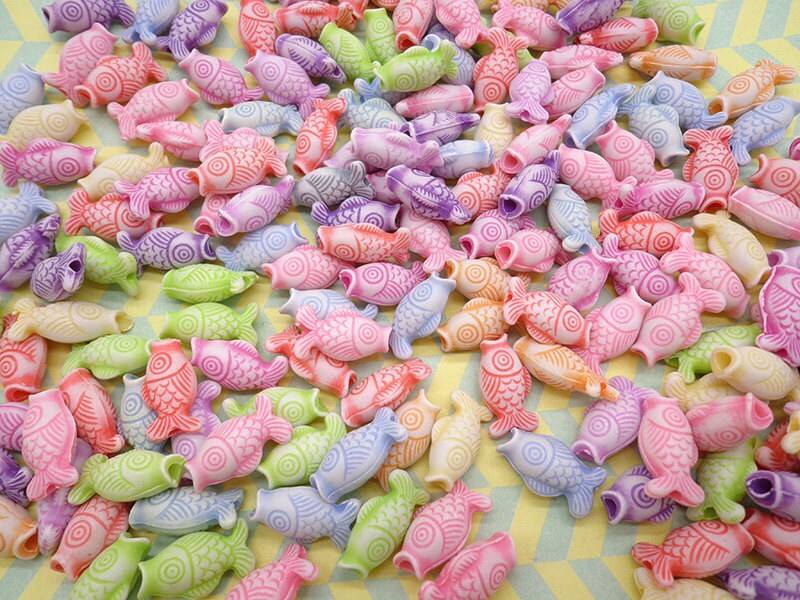 200 Stücke Gemischte Farbe Winzige Kunststofffischformperlen Mit Loch 200 Stücke Gemischte Farbe Winzige Kunststofffischformperlen Mit Loch von happinessshop