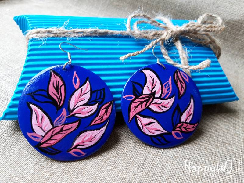 Handbemalte Hölzerne Blattohrringe - Boho Rustikaler Runder Holzschmuck von happyWJ