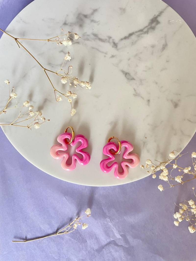 Chunky Funky Flower Power Creolen Pink Oder Blau 14 Mm Schmuck Schenken Fashion Trend Statment Ohrringe von happyelliestudios
