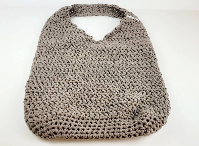 Skulder Lange Schultertasche Netzoptik in Taupe von happygreystudio