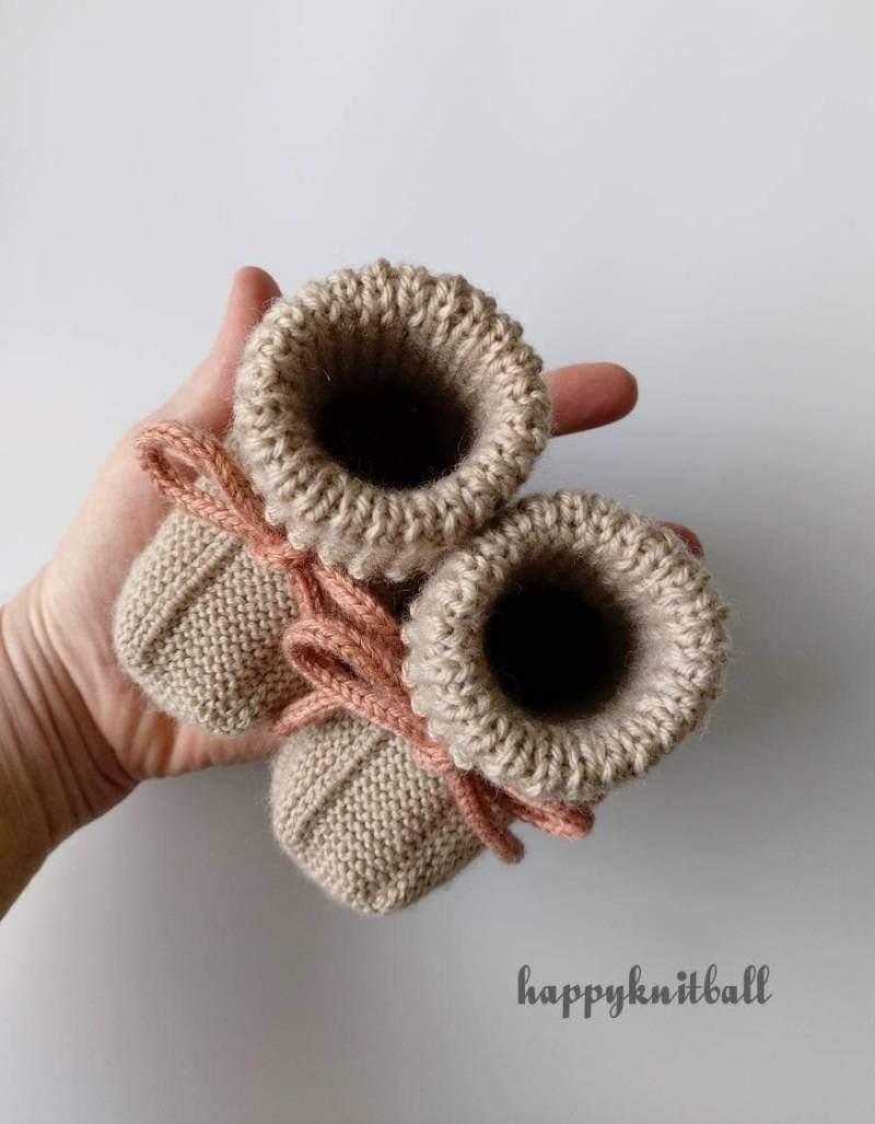Handgestrickte Baby Booties Aus Wolle Beige Zopfmuster, Neugeborenen Geschenk von happyknitball