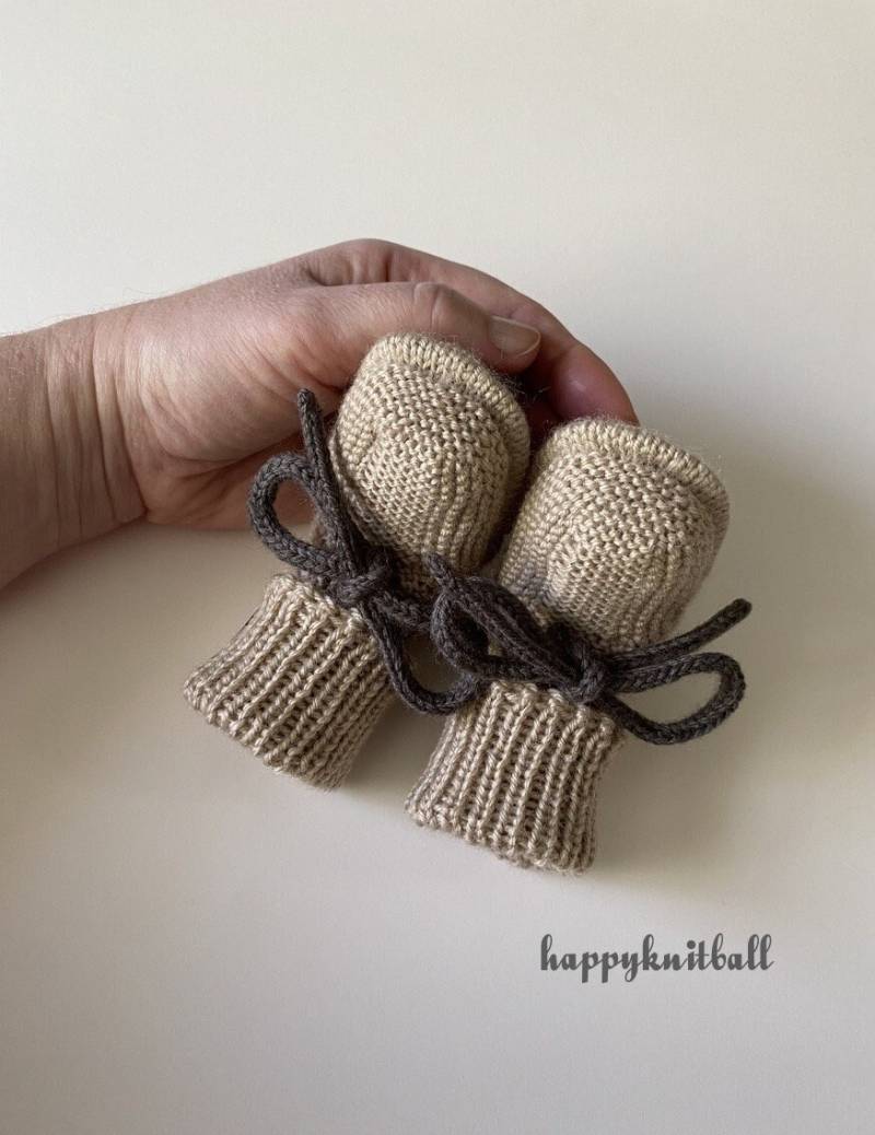 Handgestrickte Wolle Baby Booties Beige Neugeborene Schuhe von happyknitball
