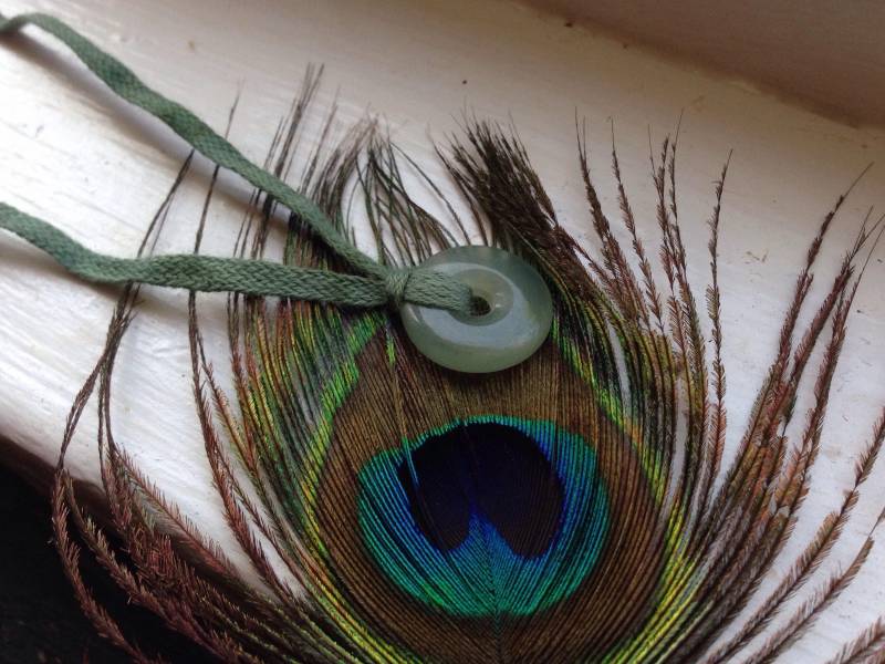 Echte Natürliche Unisex Jade Donut Halskette Mit Bio, Handgefärbter Baumwollkette - Bohochic Hippie Schmuck von happymedium4eco