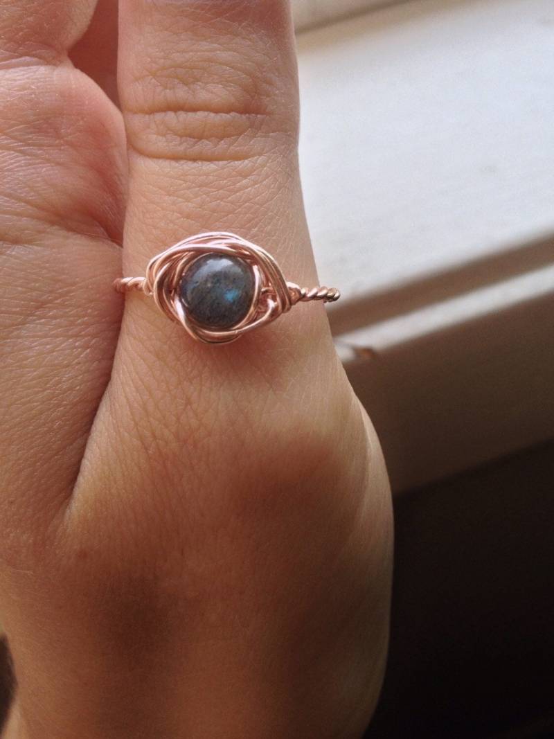 Labradorit Wirewrapped Ring Mit Rose Kupfer Oder Goldfill - Kristall Heilung Spiritueller Schmuck Leidenschaft, Inspiration, Band von happymedium4eco
