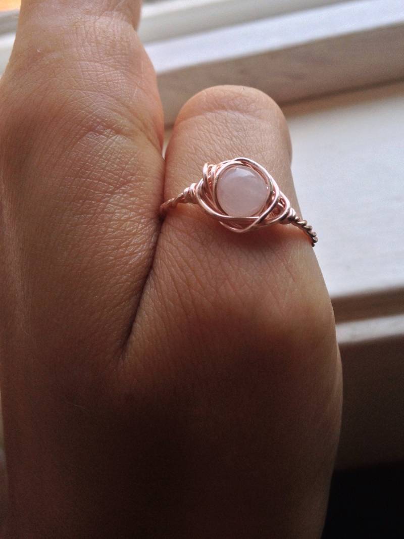 Rosenquarz Wirewrapped Ring Mit Rose Kupfer - Jede Größe Kristall Heilung Spiritueller Schmuck Leidenschaft, Kreativität, Band von happymedium4eco