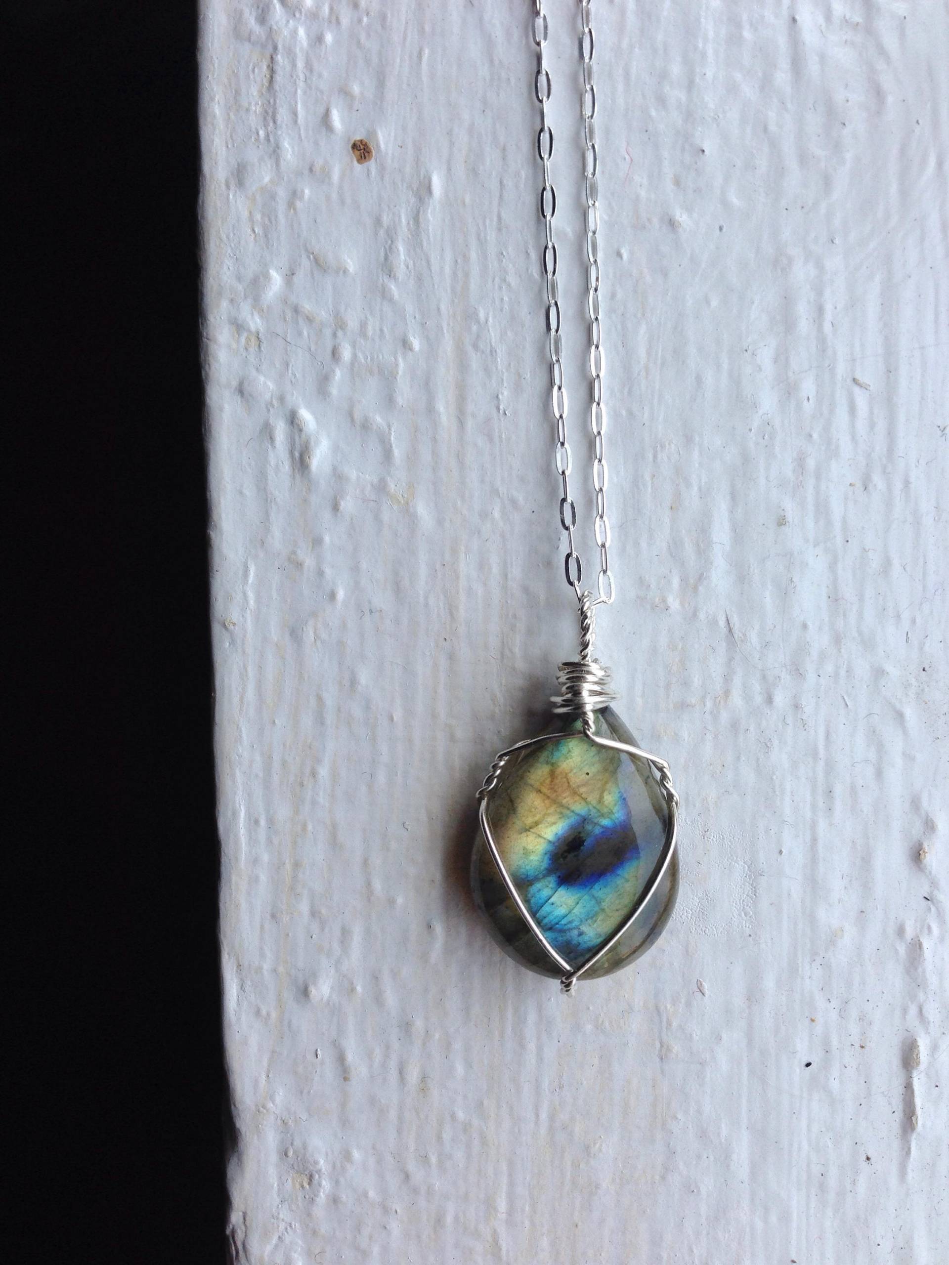 Silber Tropfen Labradorit Halskette - Auffällige Ecofriendly Sterling Blaue von happymedium4eco