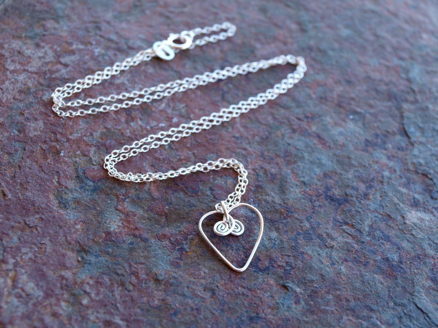 Wirework Heart Of Compassion - Made To Order Muttertag, Jahrestag, Hochzeitsgeschenk Handgemachte, Nachhaltige Sterling Silber Draht Halskette von happymedium4eco