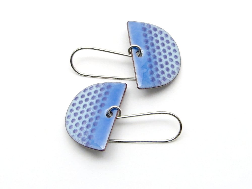 Blaue Emaille Ohrringe Mit Pünktchen - Halbkreis Ohrhänger Polka Dots Blaue Emaille Ohrringe Mit Pünktchen - Halbkreis Ohrhänger Polka Dots von happyment