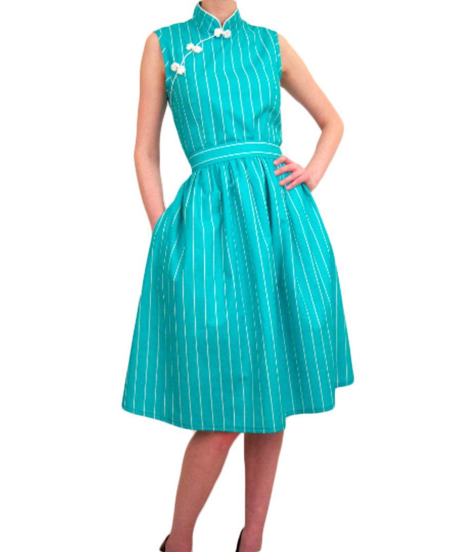 Sofort Lieferbar "The Wanderer" Türkises Rockabillykleid Mit Stehkragen Aus Den 50Er Jahren Sofort Lieferbar "The Wanderer" Türkises Rockabillykleid Mit Stehkragen Aus Den 50Er Jahren von happyyellowdress