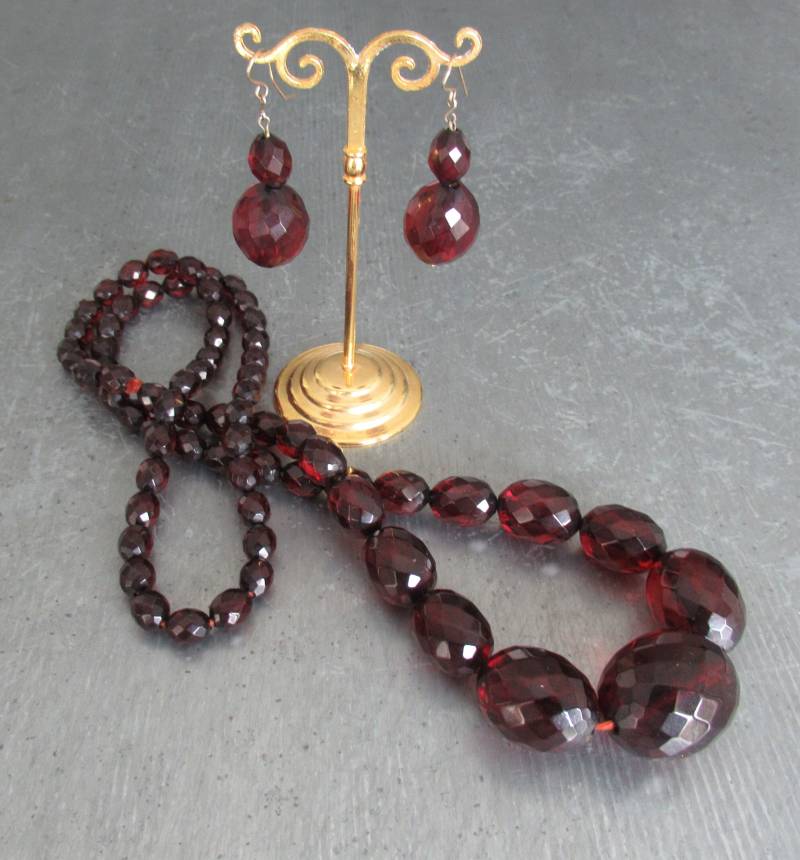 Art Deco Bakelit Ohrringe & Halskette Rote Kirsche Schmuck Set Demi-Parure Geschenk von hard2findstuff