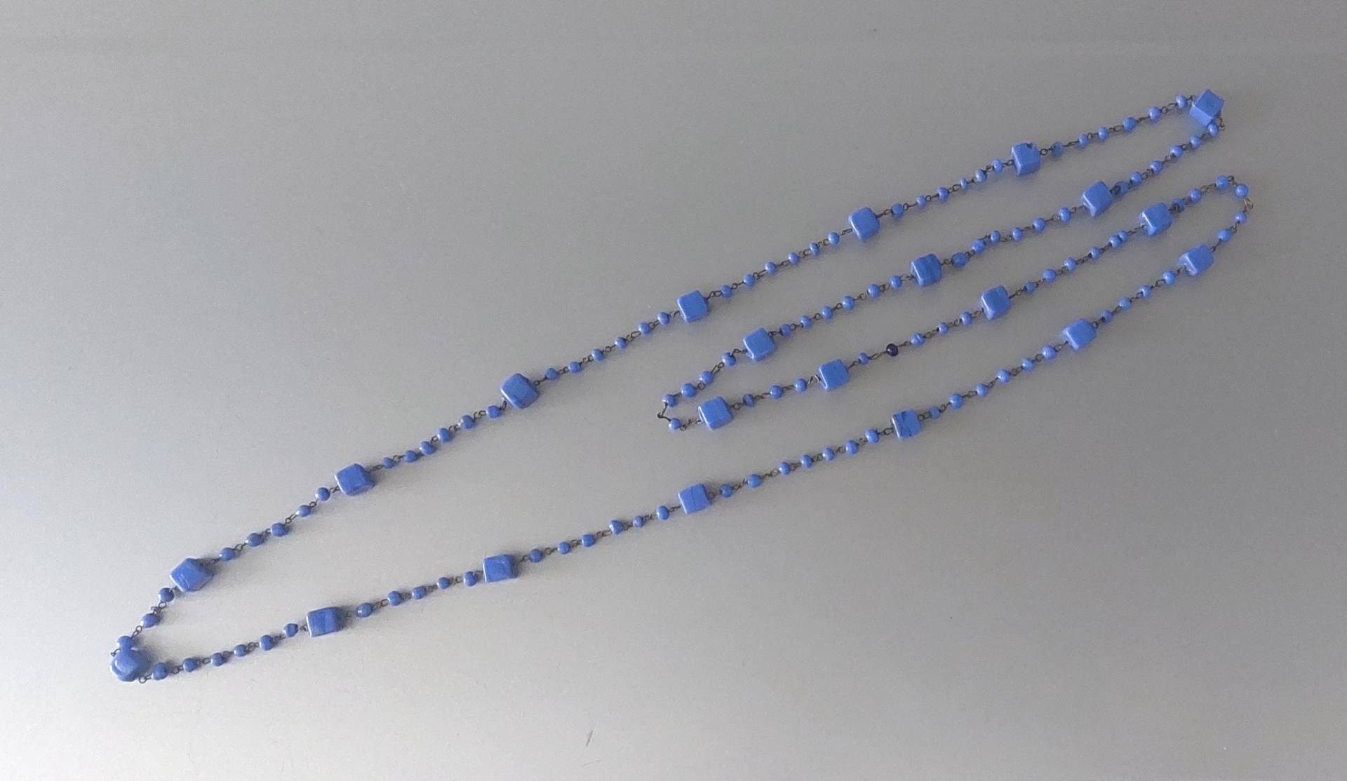 Art Deco Halskette Blaue Glasperlen Flapper Style 102 cm Lang von hard2findstuff