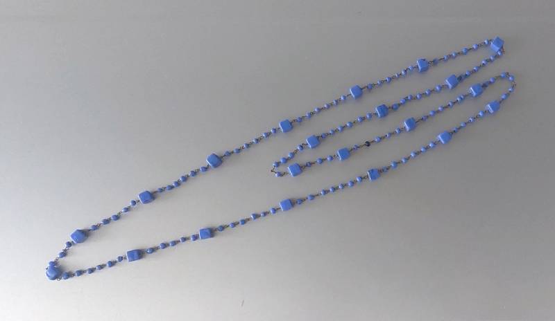 Art Deco Halskette Blaue Glasperlen Flapper Style 102 cm Lang Art Deco Halskette Blaue Glasperlen Flapper Style 102 cm Lang von hard2findstuff