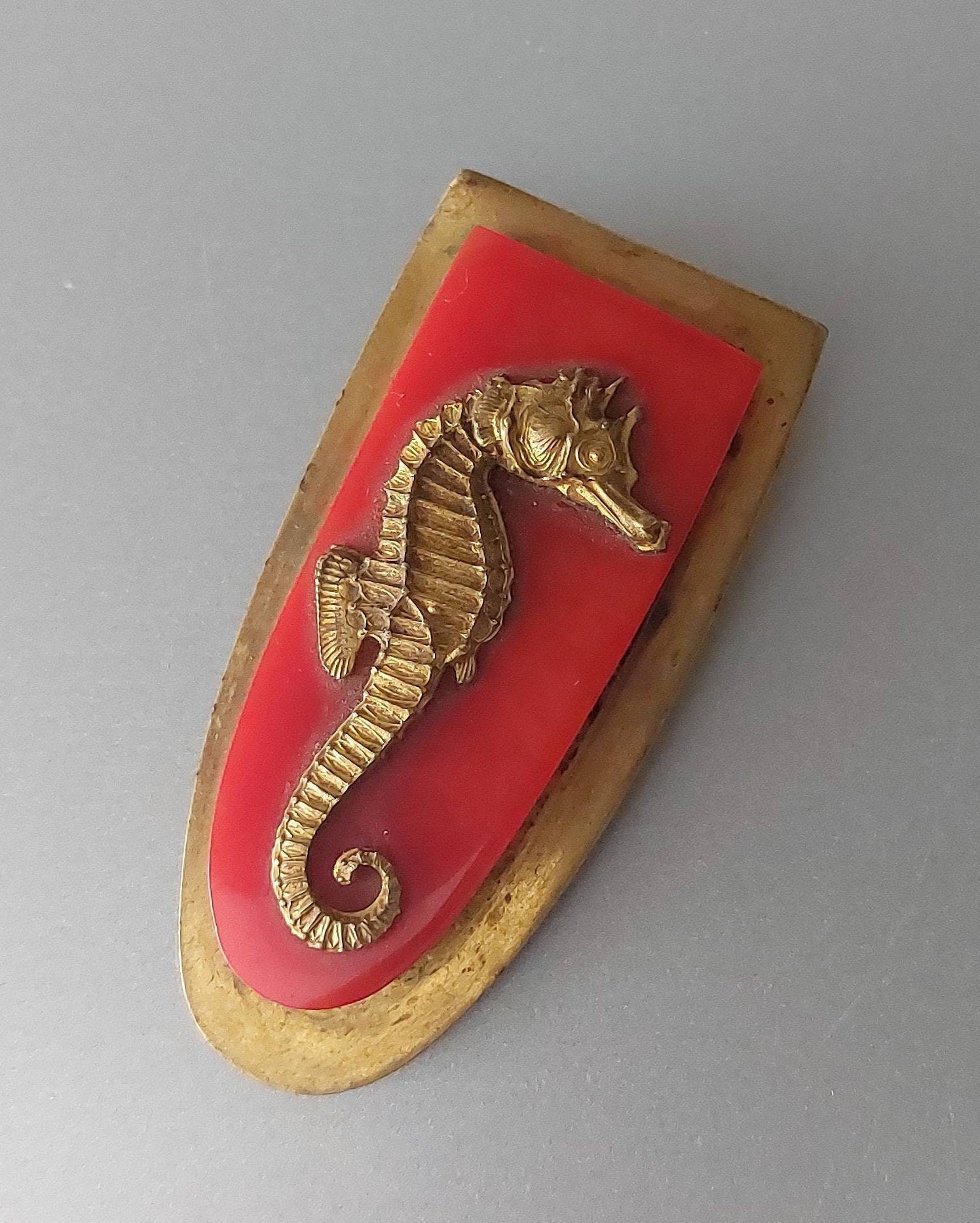 Art-Deco-Jean Paintleve Seepferdchen Brosche Kleiderclip Paris Frankreich Rot Bakelite 6 cm X 3 Geschenk Art-Deco-Jean Paintleve Seepferdchen Brosche Kleiderclip Paris Frankreich Rot Bakelite 6 cm X 3 Geschenk von hard2findstuff