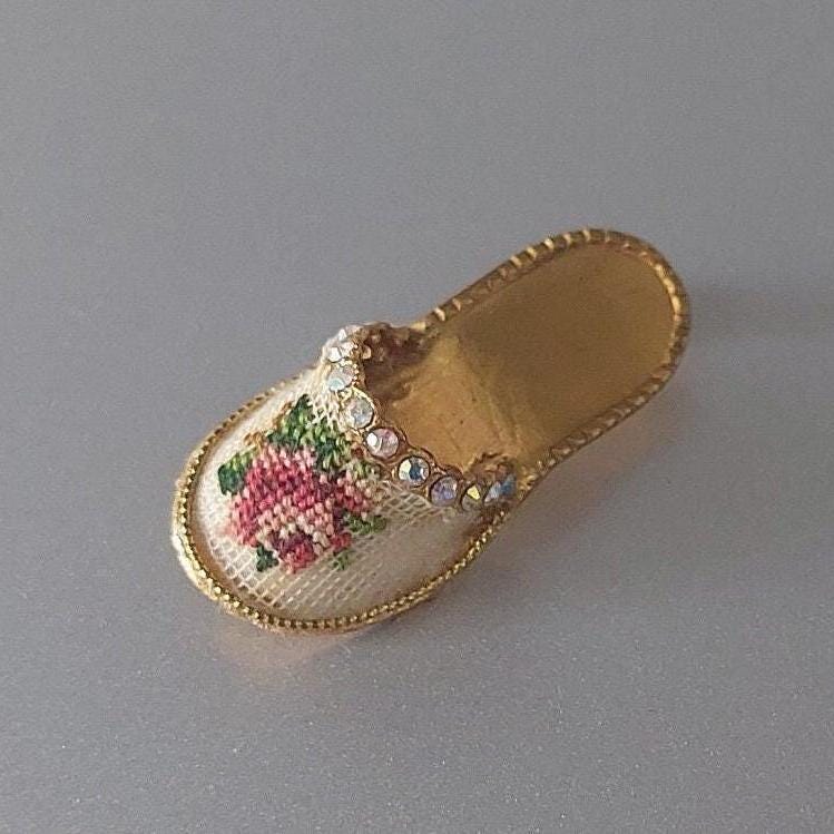 Micro Petit Point Brosche Vintage Schuh Pantoffel Cinderella Wunderschön Geschenk Micro Petit Point Brosche Vintage Schuh Pantoffel Cinderella Wunderschön Geschenk von hard2findstuff