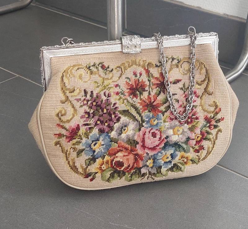 Vintage Beige Nadelspitze Silber Farbe Rahmen & Kette Petit Point Handtasche Gobelin Schultertasche Geschenk von hard2findstuff
