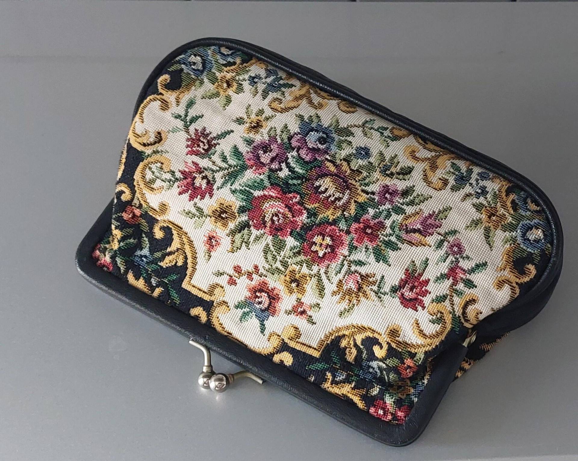 Vintage Gobelin Clutch, Geldbörse Mit Blumenmuster Vintage Gobelin Clutch, Geldbörse Mit Blumenmuster von hard2findstuff