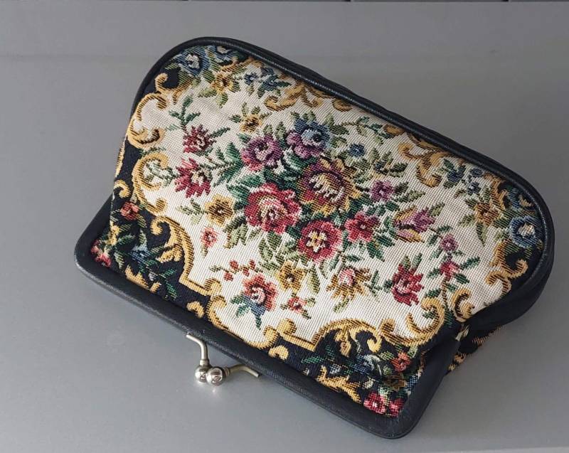 Vintage Gobelin Clutch, Geldbörse Mit Blumenmuster Vintage Gobelin Clutch, Geldbörse Mit Blumenmuster von hard2findstuff