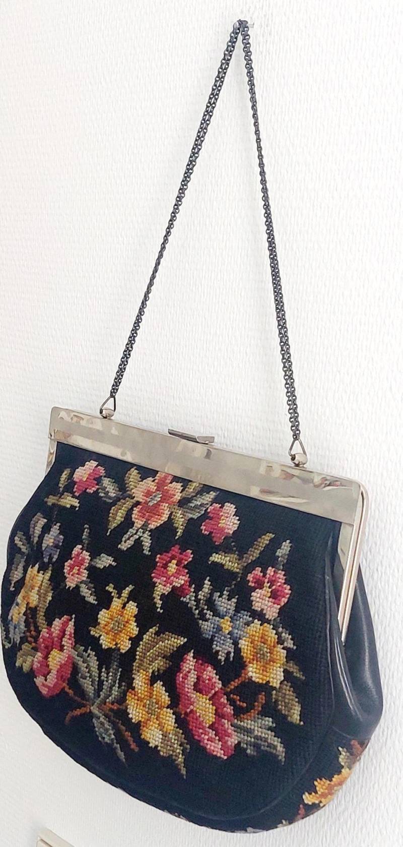Vintage Große Nadelspitze Handtasche Schultertasche Silberton Metallrahmen & Kette Seltene Gobelin Petit Point Tasche Schönes Geschenk von hard2findstuff