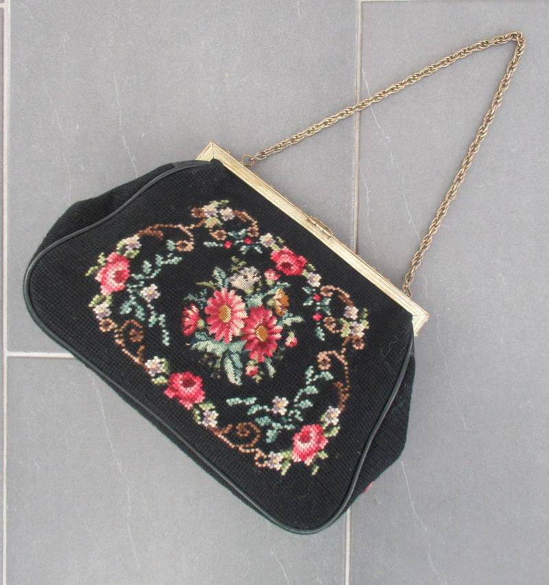 Vintage Nadelspitze Handtasche Petit Point Gobelin Schultertasche Messing Kette 1950Er Jahre Cottagecore von hard2findstuff