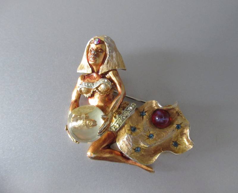 Vintage Har Brosche Schwimmende Genie & Lucite Fischbowle 1950Er Jahre Vintage Har Brosche Schwimmende Genie & Lucite Fischbowle 1950Er Jahre von hard2findstuff