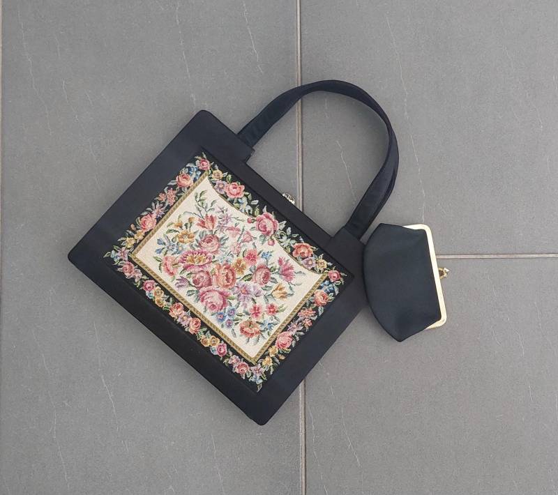Vintage Nadelspitze Handtasche Petit Point Gobelin Satin Seide Abendtasche & Geldbörse Set von hard2findstuff