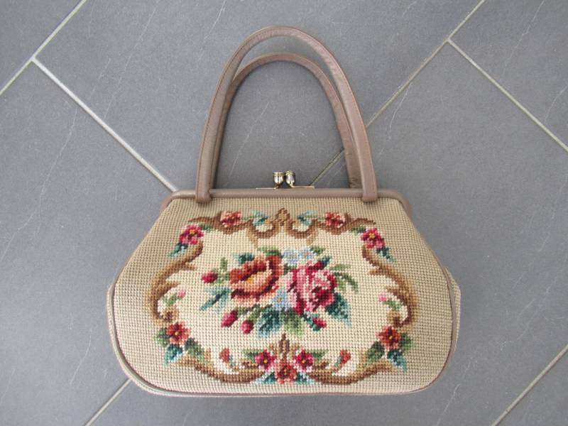 Vintage Blumen Nadelspitze Handtasche, Braunes Wildleder Futter von hard2findstuff
