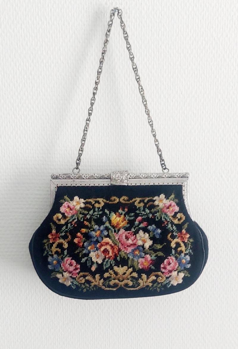 Vintage Petit Point Nadelspitze Handtasche Abendtasche Silber Farbe Rahmen & Kette 1960Er Jahre Deutschland Geschenk Vintage Petit Point Nadelspitze Handtasche Abendtasche Silber Farbe Rahmen & Kette 1960Er Jahre Deutschland Geschenk von hard2findstuff