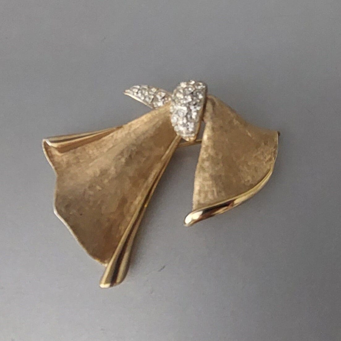 Vintage Schleifen-Brosche Signiert Bsk 1950Er Jahre Golden Strasssteine 6 cm X 5, 5 Gift Vintage Schleifen-Brosche Signiert Bsk 1950Er Jahre Golden Strasssteine 6 cm X 5, 5 Gift von hard2findstuff