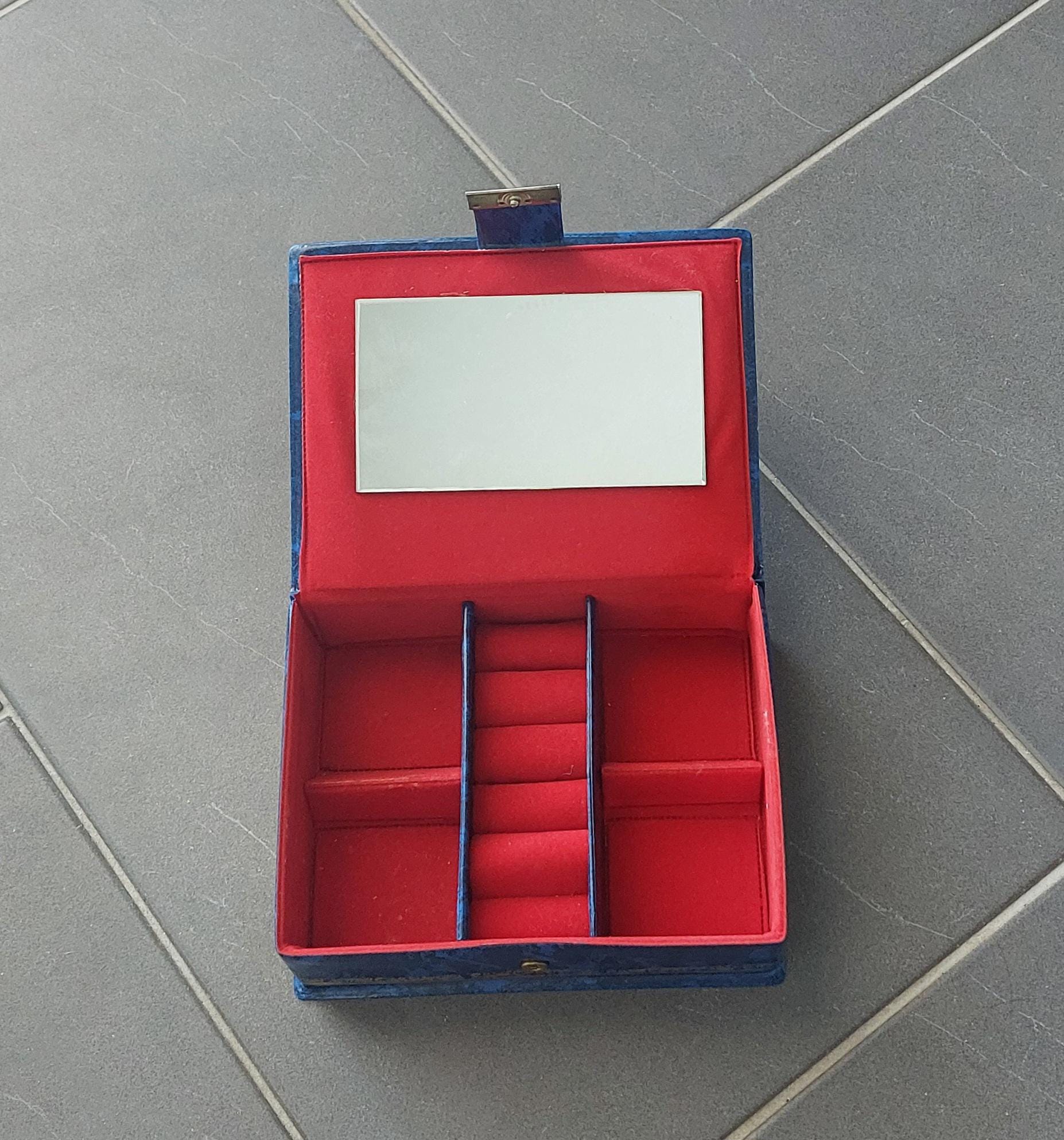 Vintage Schmuckschatulle Petit Point Blau Kunstleder Rot Samt Schmuckbox Geschenk von hard2findstuff