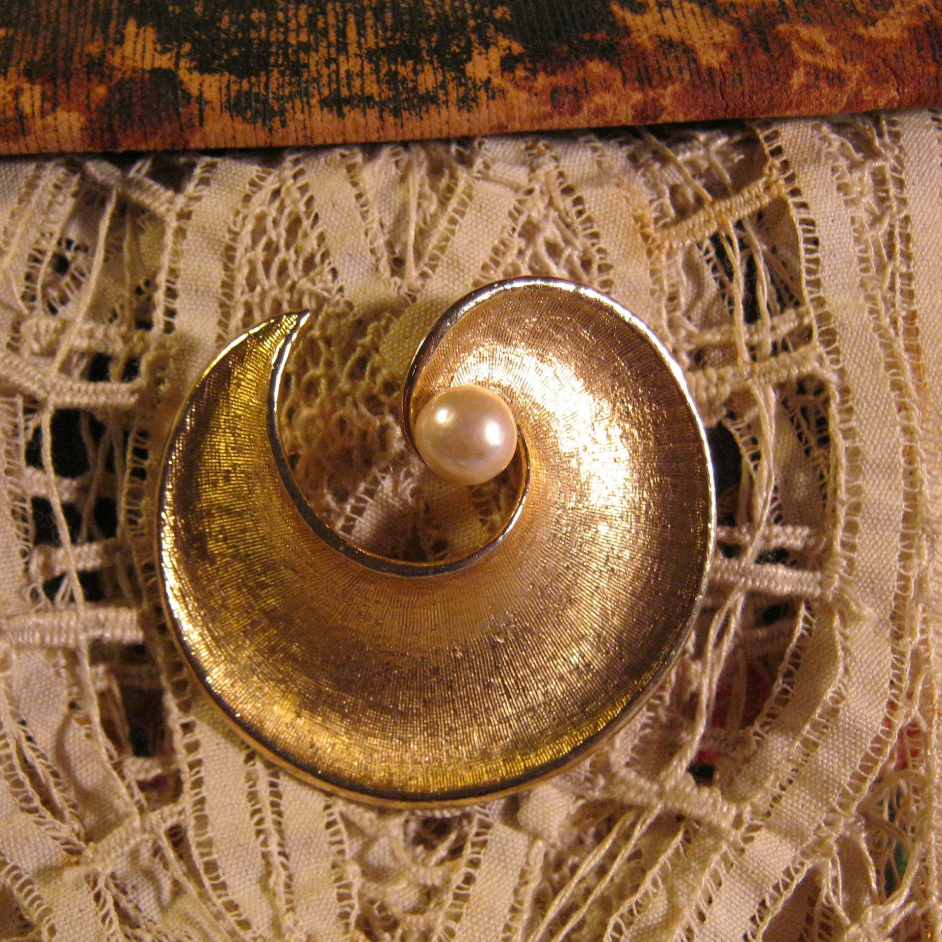 Mid Century Brosche Mit Perle Signiert Capri von hardtwistfarm