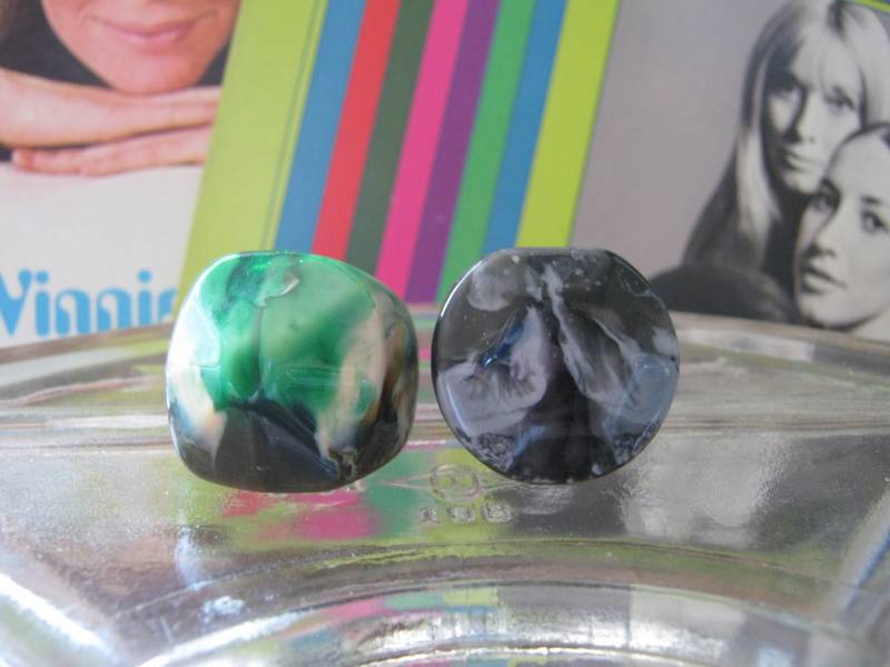 Reduziert Ab 12.00 Größe Matters Don't Be Scheuy Wear It Big Marmorierte Lucite Grobstrick Ringe von hardtwistfarm