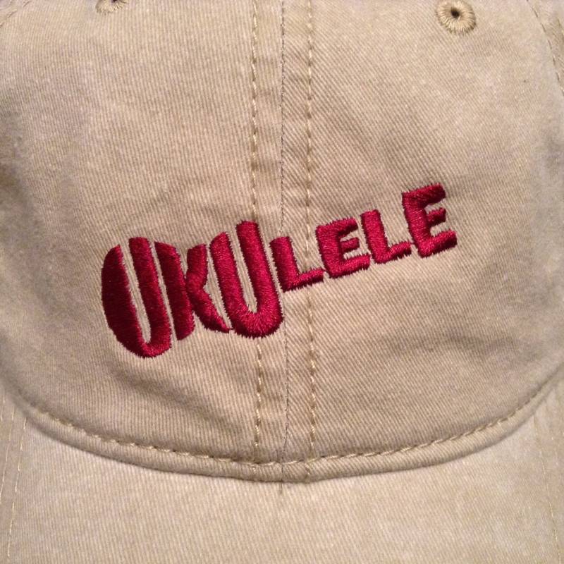 Ukulele Bestickte Hutmütze - Free Uke On Board Sticker von harpdude1