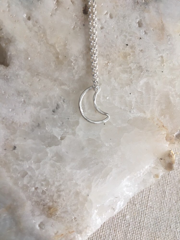 sterling Silber Halbmond Halskette Gehämmertes sterling Silber Halbmond Halskette Gehämmertes von harpernorthdesigns