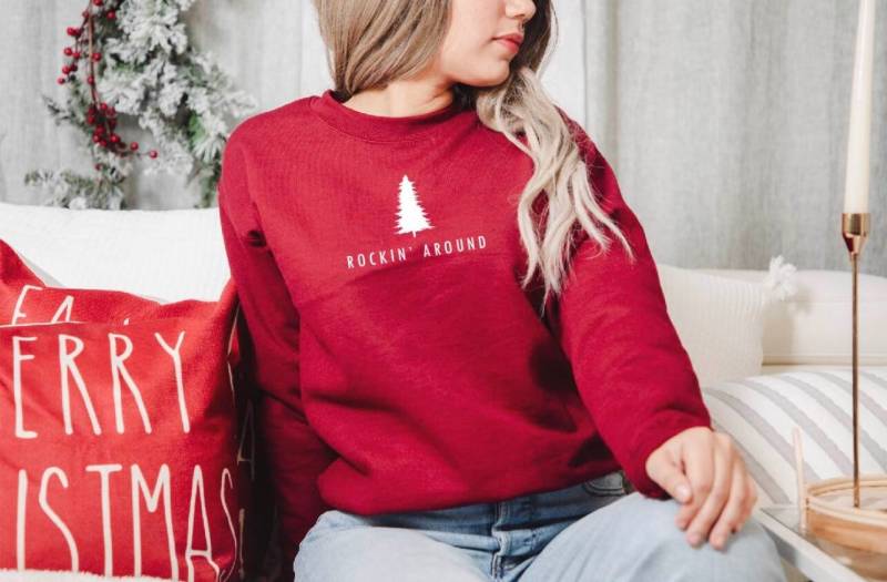 Weihnachtssweatshirt | Fröhlich Und Fröhlich Weihnachtsstimmung Urlaubssweatshirt von harpsons