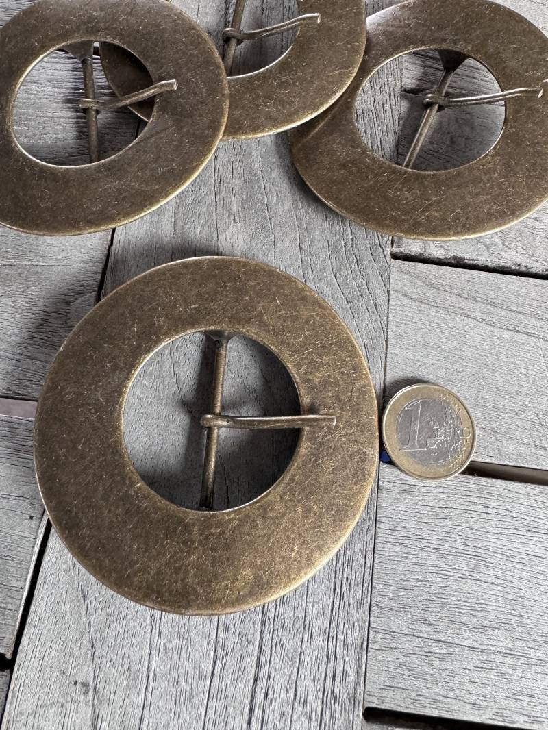 Altmessing Große Und Stabile, Runde Metall-Gürtelschnalle Außendurchmesser 8 cm | 1 Stück von hartmannknoepfe