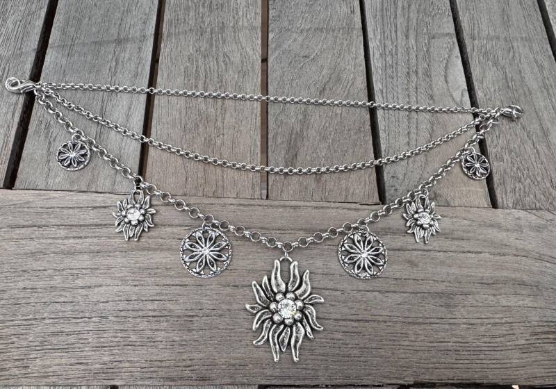 Grosses Edelweiss Strass Altsilber Farbenes Charivari Für Dirndl 3-Reihig 24 cm Breit von hartmannknoepfe