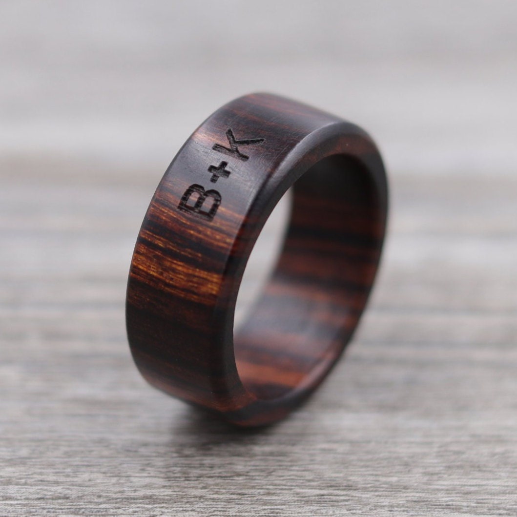 Wüsteneisenholz Ring - Holzring Massiv Personalisierter Herrenring 5 Jahre Jubiläum Wüsteneisenholz Ring - Holzring Massiv Personalisierter Herrenring 5 Jahre Jubiläum von hartwoodco