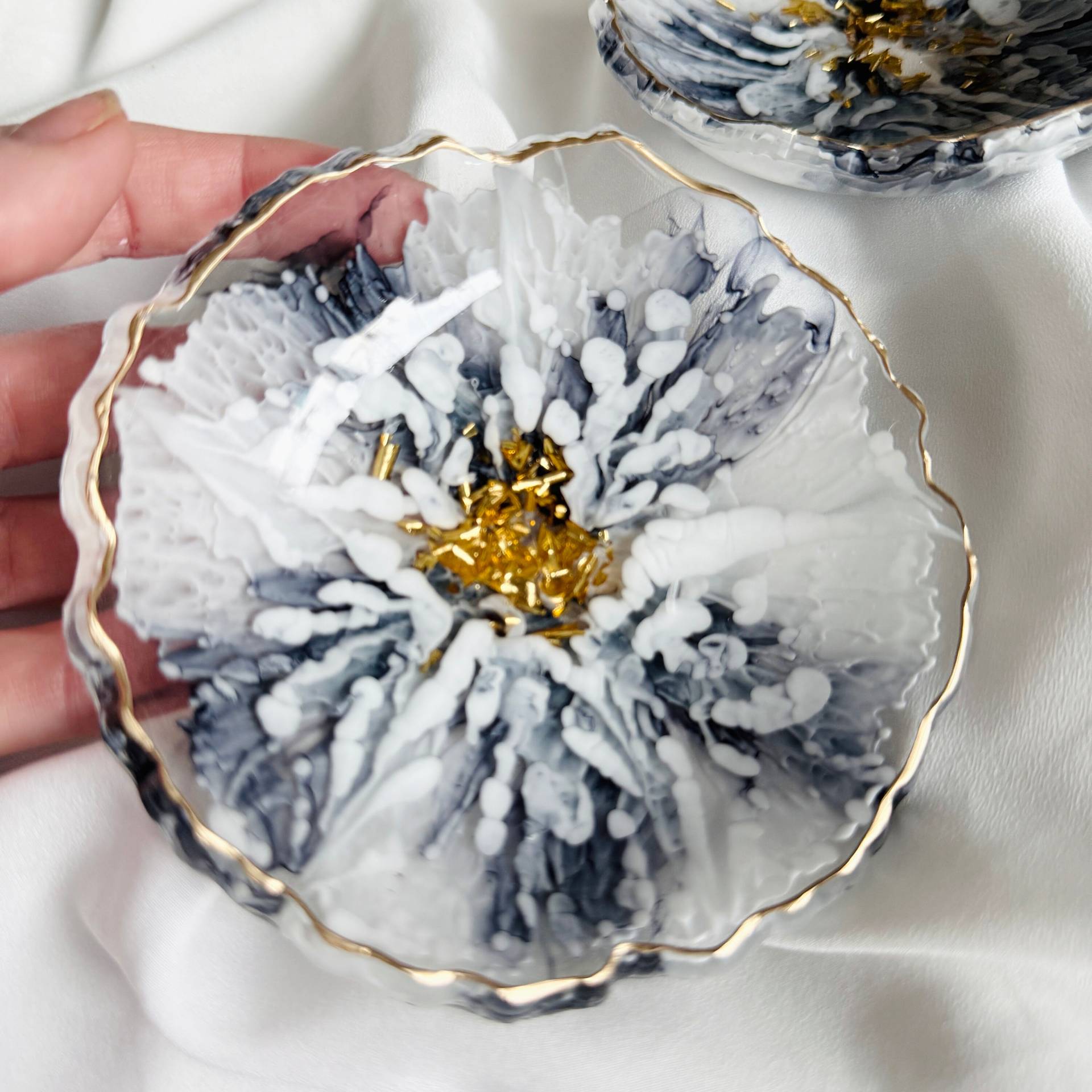 Handgefertigte Schmuckschale Mit Goldrand - Ein Hauch Von Eleganz Für Dein Zuhause Geschenkidee Dekoration | Schm001 Handgefertigte Schmuckschale Mit Goldrand - Ein Hauch Von Eleganz Für Dein Zuhause Geschenkidee Dekoration | Schm001 von harzfuersherz