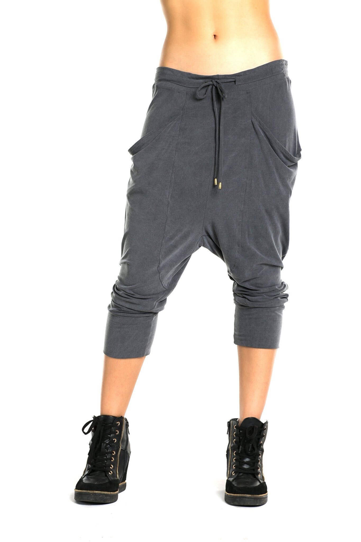 Onyx Haremshose Cropped - Hose Mit Tiefem Schritt Graue Haus Of Sparrow Designer Monica Wallway von hausofsparrow