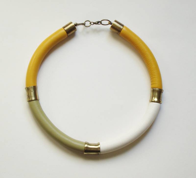 Einzigartiges Schmuck Accesoire Halskette Im Afrikanisch-Ethnostyle Aus Messing Und Leder von havanaflamingo