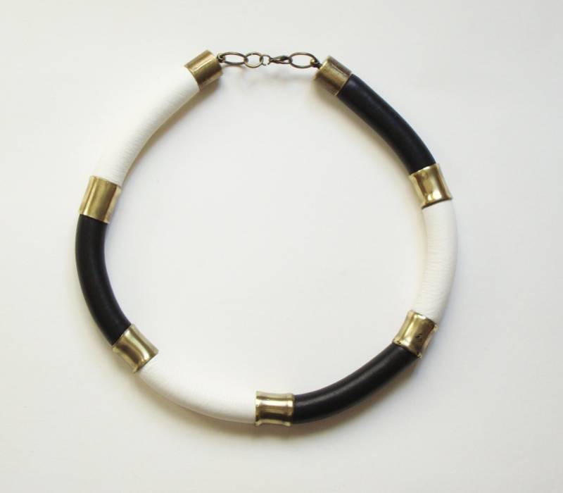 Einzigartiges Schmuck Accesoire Halskette Im Afrikanisch-Ethnostyle Aus Messing Und Leder von havanaflamingo