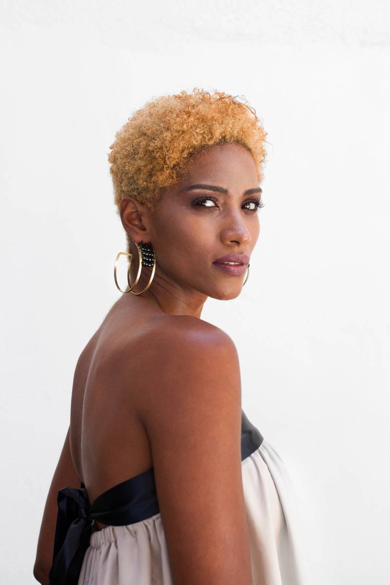 Große Doppel Creolen, Lange Messing Creolen Und Keramik Perlen von havanaflamingo